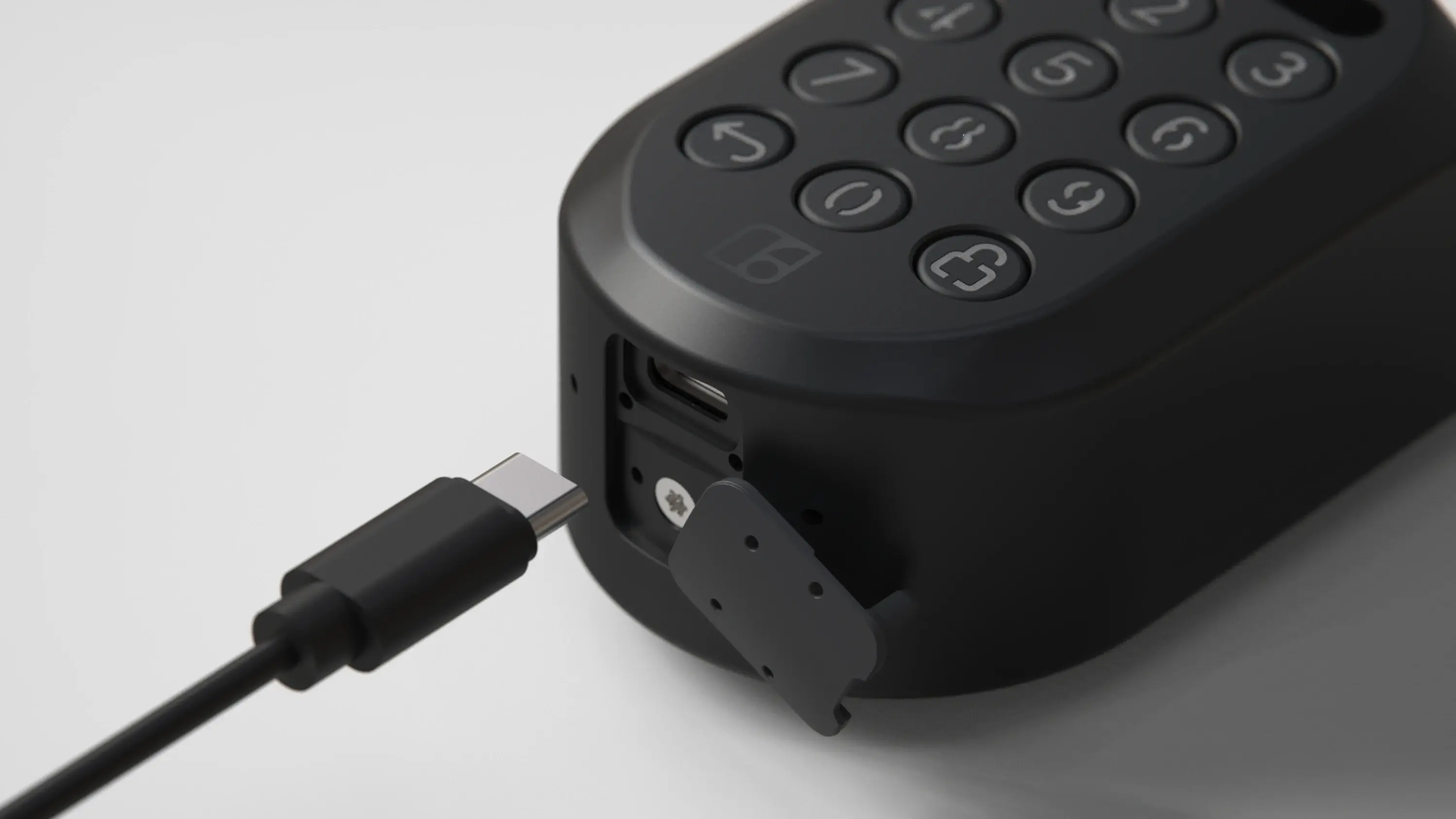 igloohome Padlock 2 digital lock charge