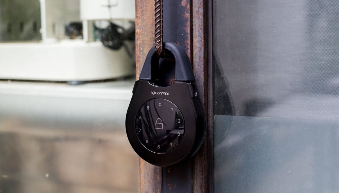 igloohome Smart Keybox 3 Intelligent Lockbox stores all kinds of keys and access cards