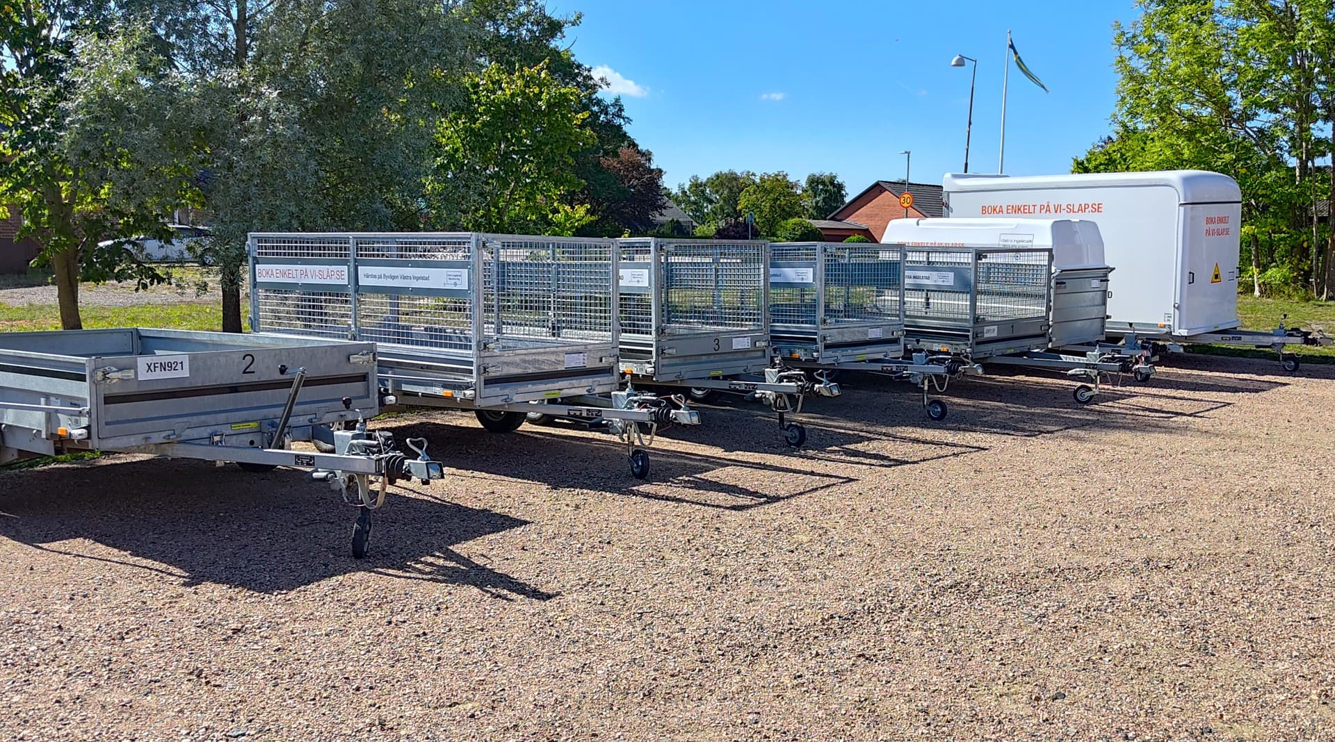 Trailers at Mårten’s self-service rental site, where igloo smart padlocks and automated access support unattended trailer rentals.