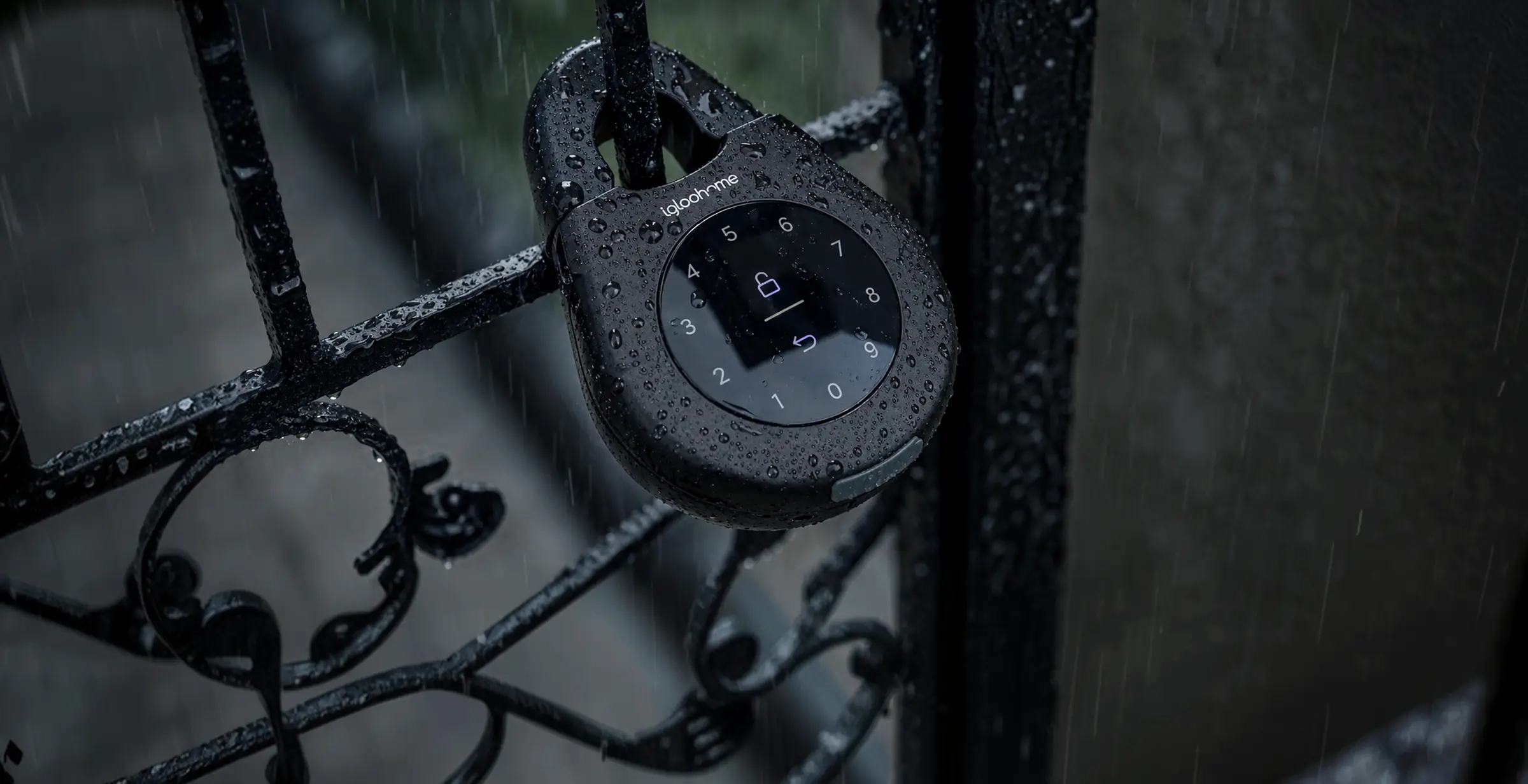 An igloo Keybox 3 exposed to rain outdoors, showing its weatherproof durability